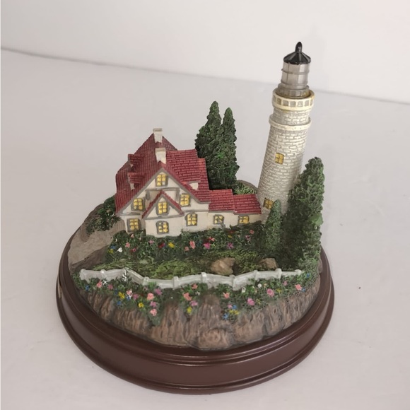 Thomas Kinkade lighthouse sculpture - Picture 4 of 14